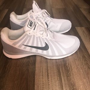 BRAND NEW WOMENS NIKE SHOES